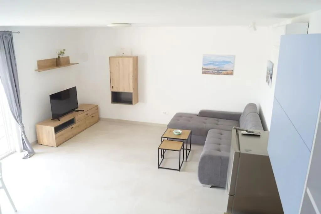 Holiday home Gemuetliches Ferienhaus Mit Whirlpool & Dachterrasse Privlaka