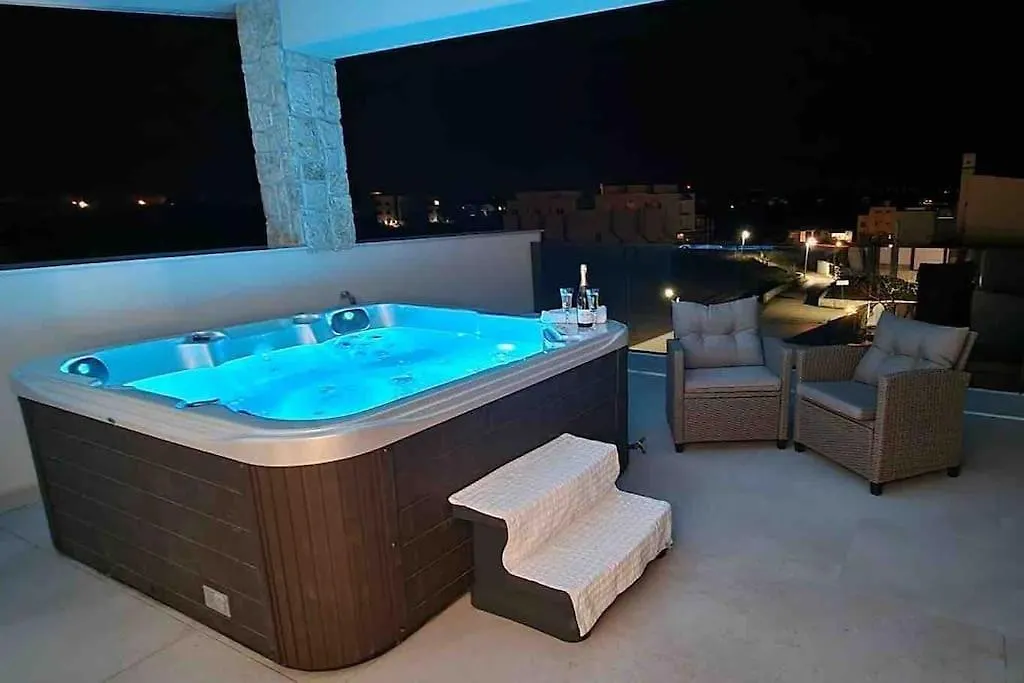 Gemuetliches Ferienhaus Mit Whirlpool & Dachterrasse Privlaka