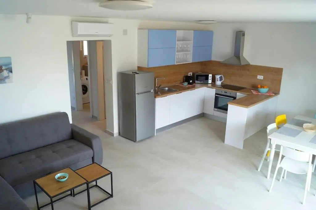 Holiday home Gemuetliches Ferienhaus Mit Whirlpool & Dachterrasse Privlaka